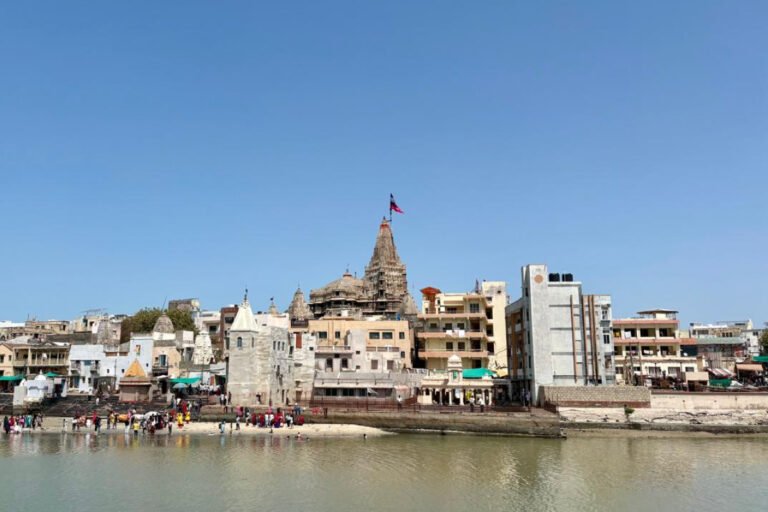 Read more about the article Complete Dwarka Travel Guide 2026: Places, Itinerary, Temple Timings & Tips