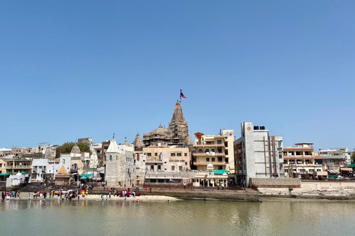 You are currently viewing Complete Dwarka Travel Guide 2026: Places, Itinerary, Temple Timings & Tips